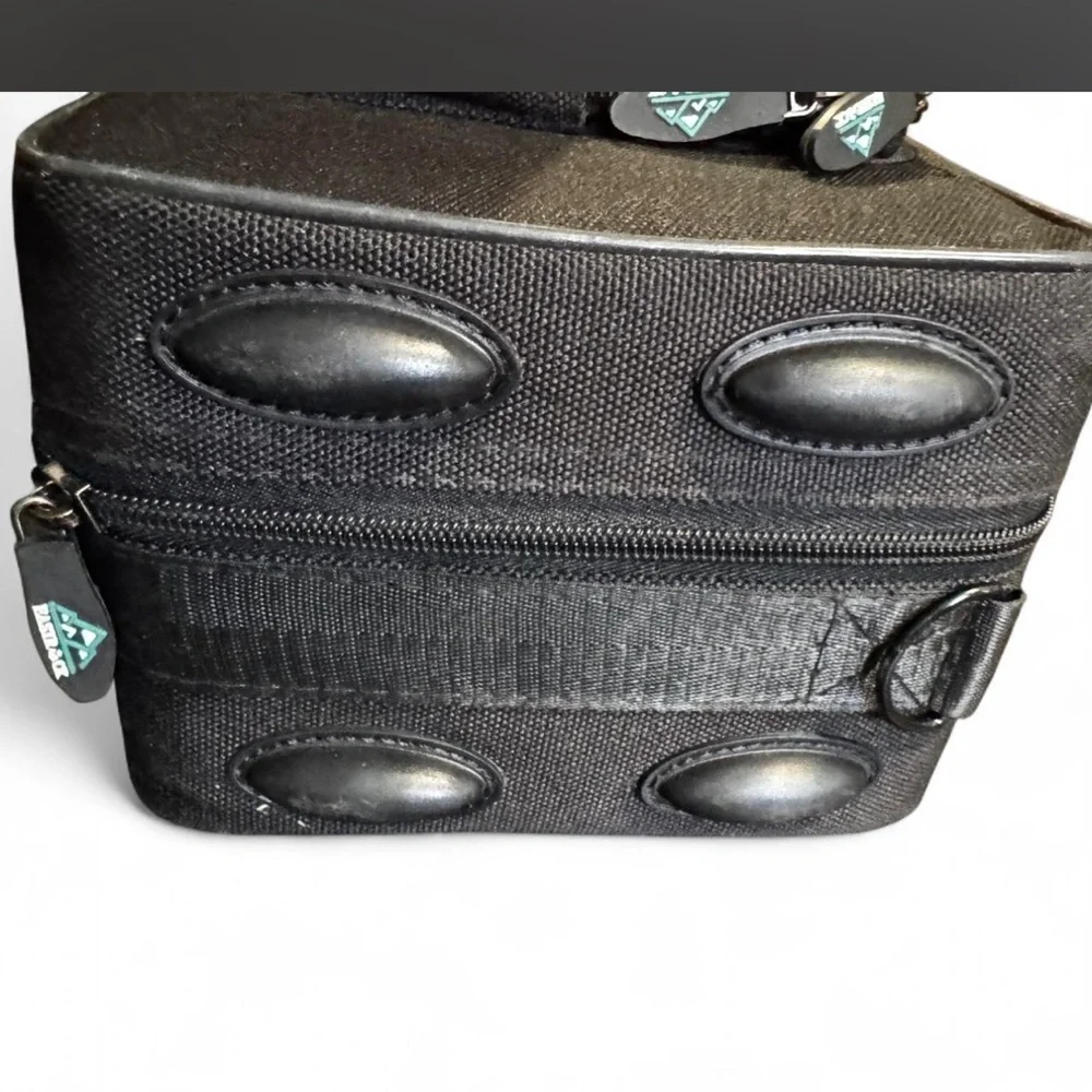 eastrck black travel